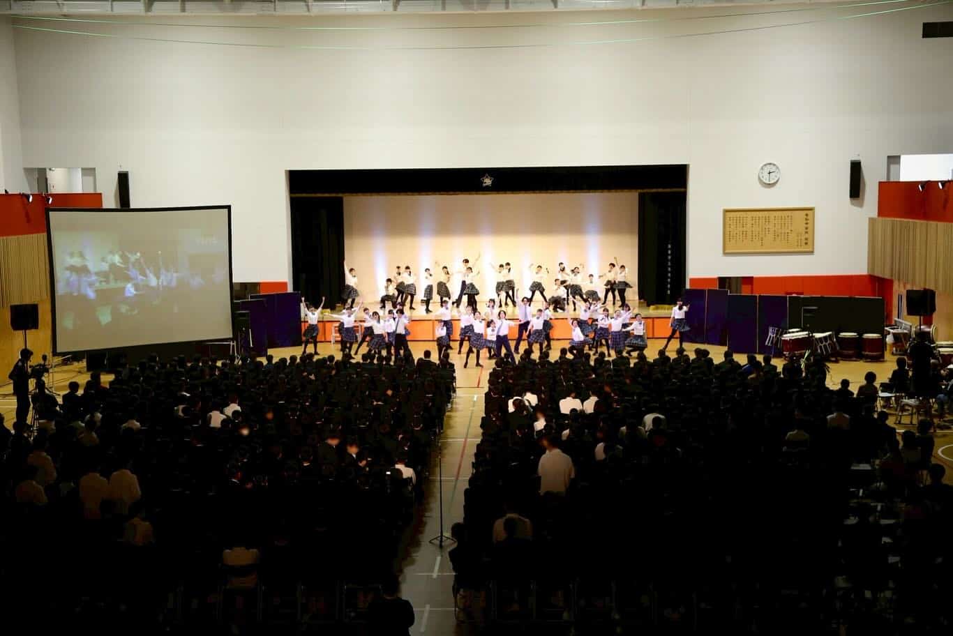2025年度 中学校公演が始まりました！ - ダンス・演劇・音楽・美術を